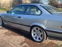 Second-hand BMW 320 Basis 150 CP (110 kW) 1994 Argintiu Coupe