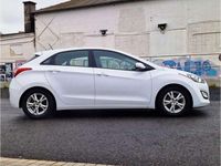 Gebraucht Hyundai i30 Trend 101 PS (74 kW) 2016 Polar white / sol Kleinwagen