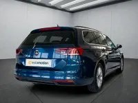 Gebraucht VW Passat 150 PS (110 kW) 2023 Blau Kombi