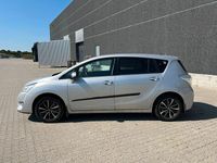 Gebraucht Toyota Verso Premium 147 PS (108 kW) 2017 Silber Van / Kleinbus