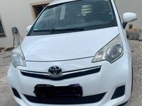 Gebraucht Toyota Verso-S 99 PS (72 kW) 2012 Weiß Van / Kleinbus