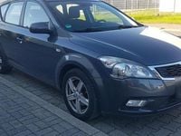 Używany Kia Ceed 78 KM (57 kW) 2011 Szary Hatchback