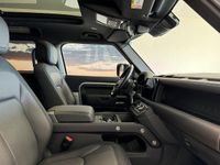 Gebraucht Land Rover Defender Black Edition 252 PS (185 kW) 2023 Hakuba silver (silber) SUV