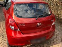 Gebraucht Hyundai i20 86 PS (63 kW) 2013 Rot Kleinwagen