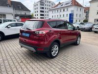 Gebraucht Ford Kuga Titanium 150 PS (110 kW) 2019 Rot SUV