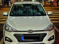 Gebraucht Hyundai i20 Select 75 PS (55 kW) 2019 Weiß Kleinwagen