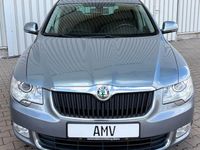 Gebraucht Skoda Superb Elegance 140 PS (102 kW) 2012 Grau Kombi