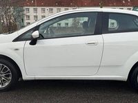Gebraucht Fiat Punto Evo 69 PS (50 kW) 2011 Polarweiß Kleinwagen