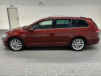 Gebraucht VW Golf VIII Highline 131 PS (96 kW) 2020 Rot (cranberry red metallic) Kombi