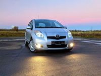 Gebraucht Toyota Yaris 99 PS (72 kW) 2011 Silber Kleinwagen