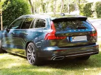 Gebraucht Volvo V60 Inscription 190 PS (139 kW) 2019 Blau Kombi