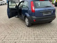 Gebraucht Ford Fiesta Ambiente 60 PS (44 kW) 2005 Blau Kleinwagen