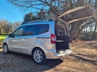 Gebraucht Ford Tourneo Courier Titanium 101 PS (74 kW) 2017 Silber Van / Kleinbus