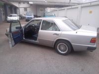 Second-hand Mercedes E260 118 CP (86 kW) 1991 Argintiu Berlinǎ