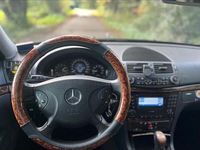 Gebraucht Mercedes E240 177 PS (130 kW) 2002 Schwarz Limousine