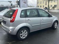 Gebraucht Ford Fiesta Style 69 PS (50 kW) 2008 Polarsilber metallic Kleinwagen