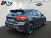 Gebraucht Ford Focus ST-Line X 155 PS (114 kW) 2022 Magneticgrau met Limousine