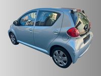 Gebraucht Toyota Aygo 68 PS (50 kW) 2007 Silber Kleinwagen