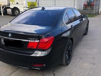 Gebraucht BMW 740 306 PS (225 kW) 2010 Schwarz Limousine