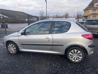 Gebraucht Peugeot 206 60 PS (44 kW) 2002 Silber Limousine