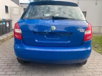 Używany Skoda Fabia 69 KM (50 kW) 2009 Niebieski Sedan/Limuzyna