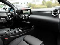 Gebraucht Mercedes CLA250 AMG 224 PS (164 kW) 2023 Blau metalliclack hyperblau Limousine