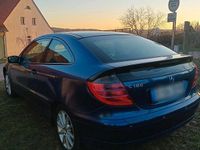 Gebraucht Mercedes C180 129 PS (94 kW) 2002 Blau Coupé