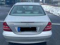 Gebraucht Mercedes 220 2004 Silber Limousine