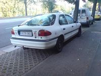 Gebraucht Ford Mondeo 90 PS (66 kW) 1993 Weiß Limousine