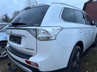 Gebraucht Mitsubishi Outlander Diamant Edition 150 PS (110 kW) 2015 Perlmuttweiss (p) SUV
