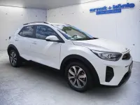 Gebraucht Kia Stonic Spirit 101 PS (74 kW) 2022 Weiß SUV