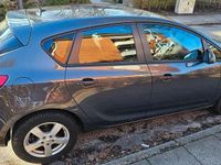 Gebraucht Opel Astra Selection 116 PS (85 kW) 2015 Grau Limousine