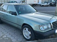 Gebraucht Mercedes E230 136 PS (100 kW) 1989 Grün Limousine