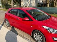 Gebraucht Hyundai i30 99 PS (72 kW) 2013 Rot Limousine