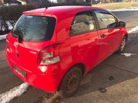 Gebraucht Toyota Yaris Basis 69 PS (50 kW) 2010 Rot Kleinwagen