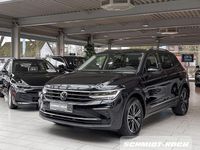 Gebraucht VW Tiguan Active 122 PS (89 kW) 2021 Deep black perleffekt (schwarz) SUV
