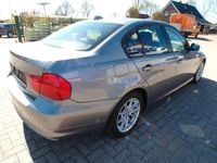 Second-hand BMW 318 143 CP (105 kW) 2011 Gri Berlinǎ