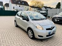 Gebraucht Toyota Yaris 100 PS (73 kW) 2012 Silber Kleinwagen