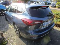 Neu Ford Focus Titanium X 155 PS (114 kW) 2026 Croma blau Kombi
