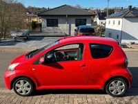 Gebraucht Toyota Aygo 68 PS (50 kW) 2010 Rot Kleinwagen