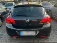 Gebraucht Opel Astra 140 PS (102 kW) 2012 Schwarz Kleinwagen