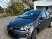 Gebraucht Hyundai i20 Edition 86 PS (63 kW) 2014 Grau Kleinwagen