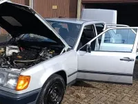 Gebraucht Mercedes E260 160 PS (117 kW) 1989 Silber Limousine