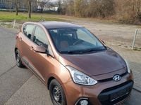 Gebraucht Hyundai i10 YES! 67 PS (49 kW) 2015 Braun Kleinwagen
