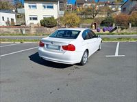 Gebraucht BMW 318 143 PS (105 kW) 2011 Weiß Limousine