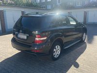 Second-hand Mercedes ML320 224 CP (164 kW) 2008 Negru SUV