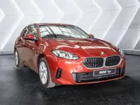 Neu BMW 120 170 PS (125 kW) 2026 Dragon fire red Kleinwagen