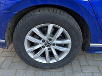 Gebraucht VW Passat R-line 150 PS (110 kW) 2024 Blau Kombi