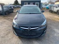 Używany Opel Astra Selection 101 KM (74 kW) 2016 Czarny Sedan/Limuzyna