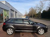Gebraucht Audi A3 Attraction 105 PS (77 kW) 2010 Grau Kleinwagen